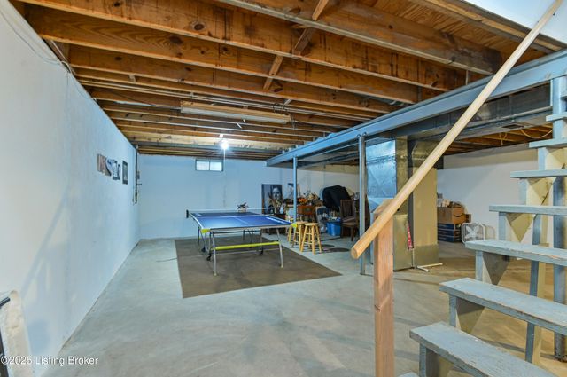 218 Cambridge Station Rd, Louisville, KY 40223