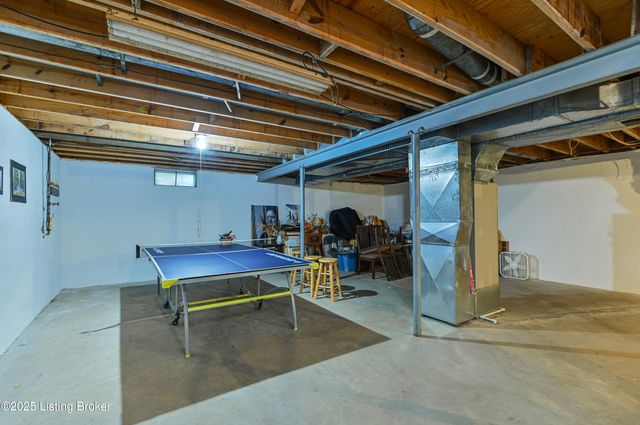 218 Cambridge Station Rd, Louisville, KY 40223