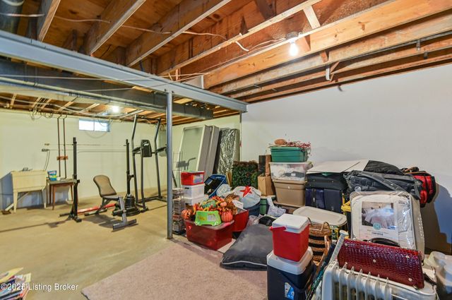 218 Cambridge Station Rd, Louisville, KY 40223