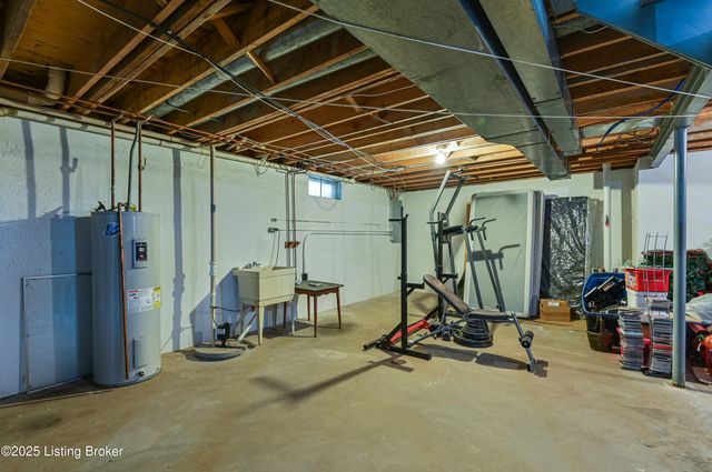 218 Cambridge Station Rd, Louisville, KY 40223