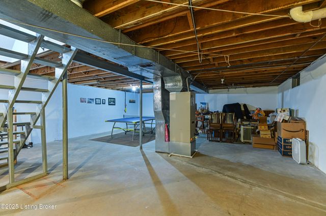 218 Cambridge Station Rd, Louisville, KY 40223