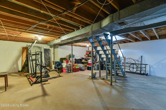 218 Cambridge Station Rd, Louisville, KY 40223