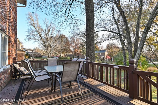 218 Cambridge Station Rd, Louisville, KY 40223