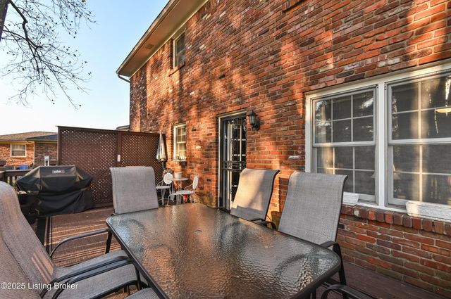 218 Cambridge Station Rd, Louisville, KY 40223