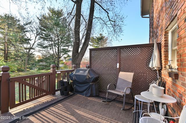 218 Cambridge Station Rd, Louisville, KY 40223