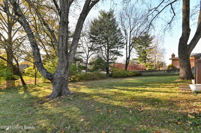 218 Cambridge Station Rd, Louisville, KY 40223