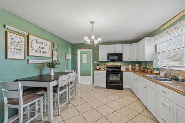 7307 N HUNTLEY AVENUE, Tampa, FL 33604