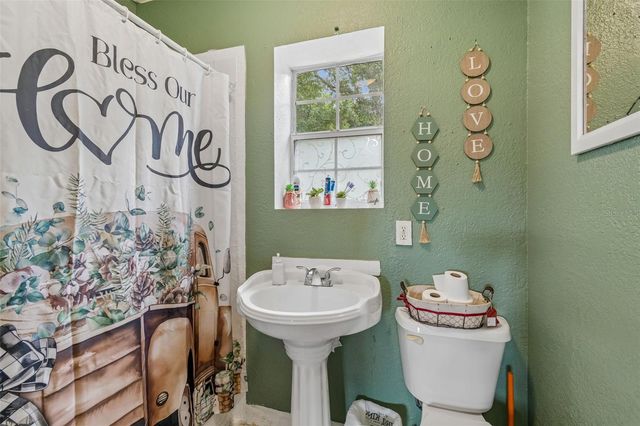 7307 N HUNTLEY AVENUE, Tampa, FL 33604