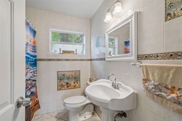 7307 N HUNTLEY AVENUE, Tampa, FL 33604