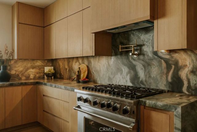 4048 Tivoli Avenue, Los Angeles, CA 90066