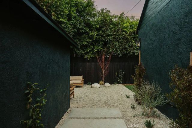 4048 Tivoli Avenue, Los Angeles, CA 90066