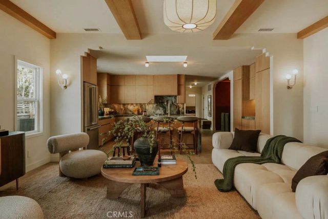 4048 Tivoli Avenue, Los Angeles, CA 90066