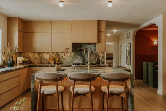 4048 Tivoli Avenue, Los Angeles, CA 90066