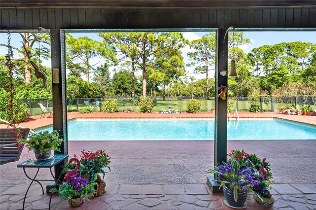 2406 1st Place, Vero Beach, FL 32962