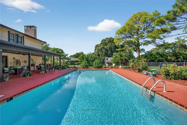 2406 1st Place, Vero Beach, FL 32962