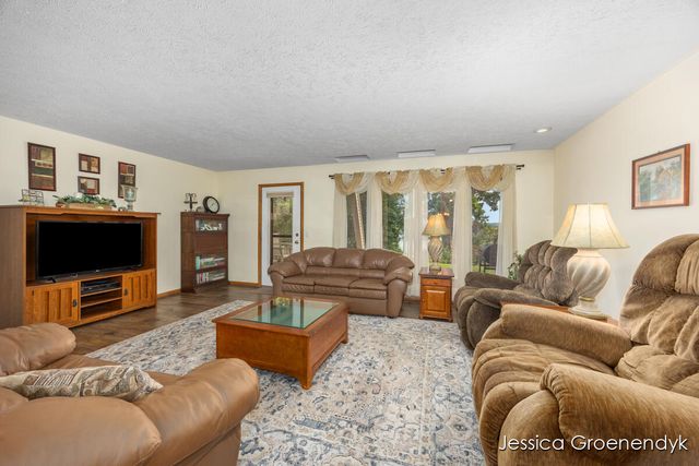 190 N Patterson Road, Wayland, MI 49348