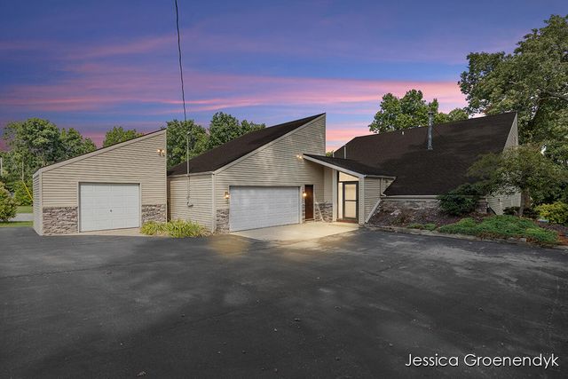 190 N Patterson Road, Wayland, MI 49348