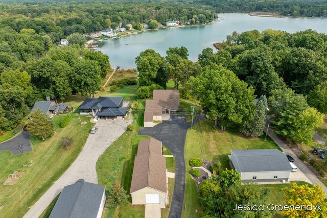 190 N Patterson Road, Wayland, MI 49348