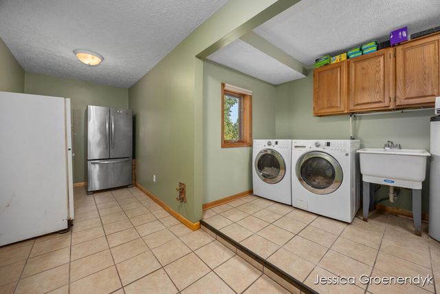 190 N Patterson Road, Wayland, MI 49348