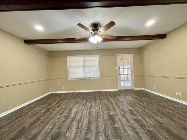 241 Crestwood Street, Clute, TX 77531