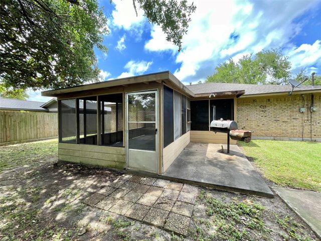 241 Crestwood Street, Clute, TX 77531