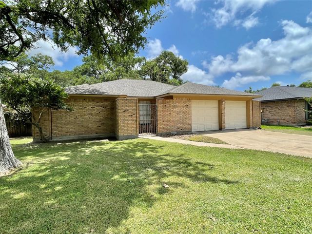 241 Crestwood Street, Clute, TX 77531