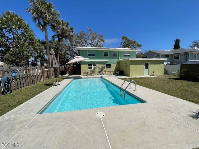 5460 Oak Ridge AVE, Fort Myers Beach, FL 33931
