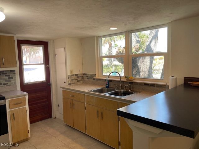 5460 Oak Ridge AVE, Fort Myers Beach, FL 33931