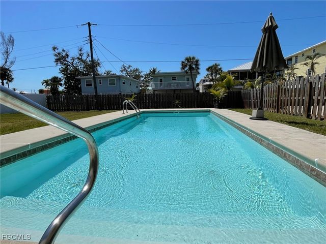 5460 Oak Ridge AVE, Fort Myers Beach, FL 33931