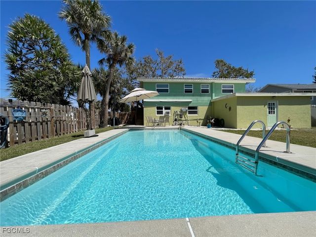 5460 Oak Ridge AVE, Fort Myers Beach, FL 33931