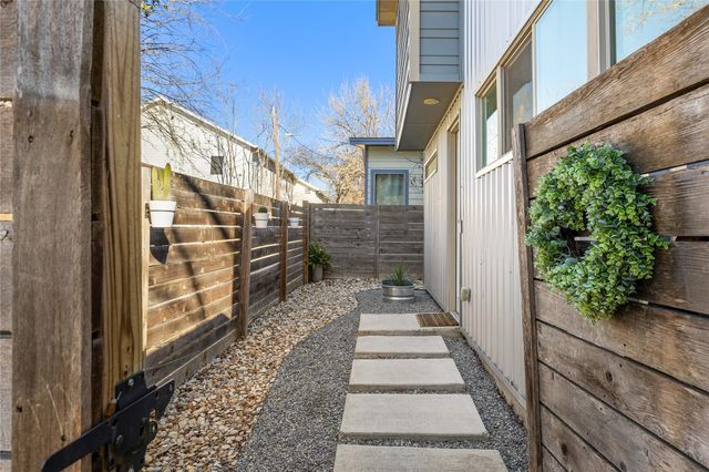1402 Singleton Ave B, Austin, TX 78702