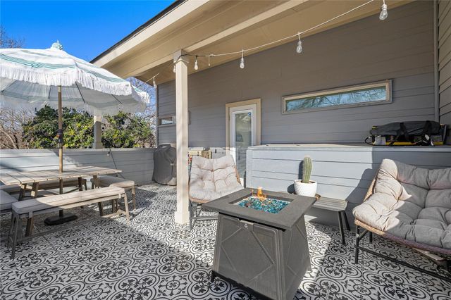 1402 Singleton Ave B, Austin, TX 78702