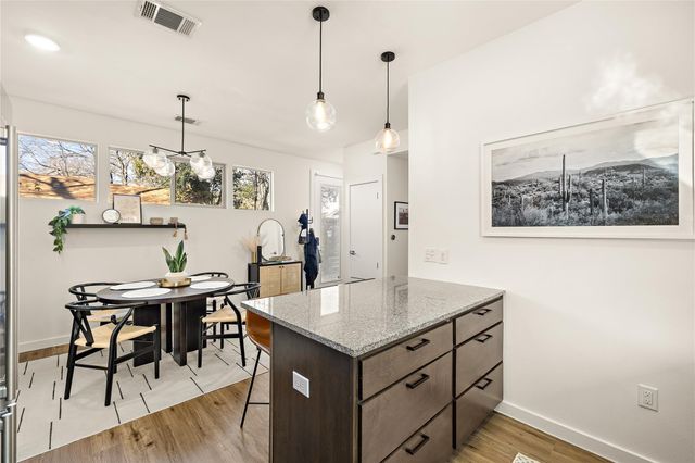 1402 Singleton Ave B, Austin, TX 78702