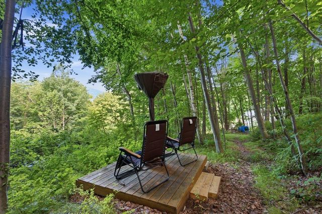 87 B Hill Road, Pownal, VT 05261