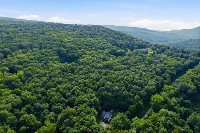 87 B Hill Road, Pownal, VT 05261