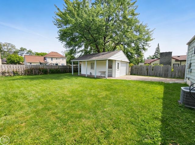 17901 Peters Street, Roseville, MI 48066