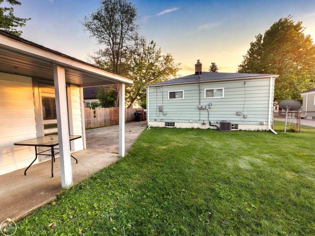 17901 Peters Street, Roseville, MI 48066
