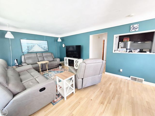 17901 Peters Street, Roseville, MI 48066