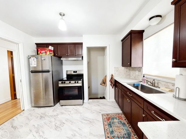 17901 Peters Street, Roseville, MI 48066