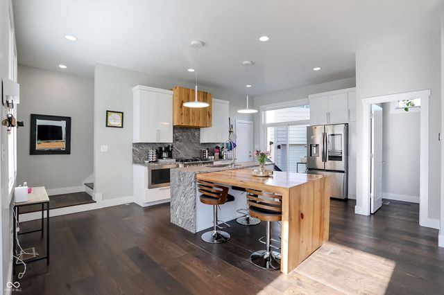 806 Shelby Street, Indianapolis, IN 46203