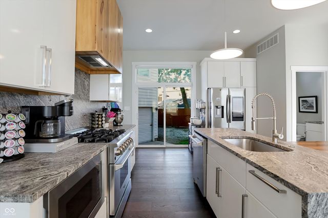 806 Shelby Street, Indianapolis, IN 46203