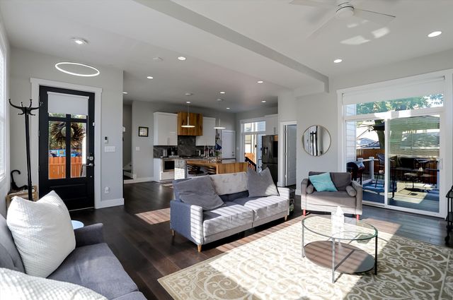 806 Shelby Street, Indianapolis, IN 46203