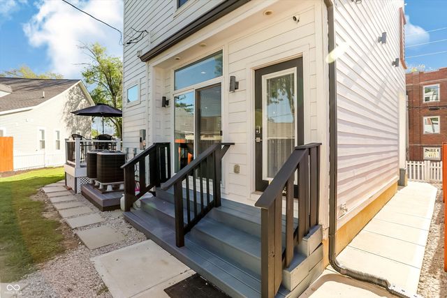806 Shelby Street, Indianapolis, IN 46203