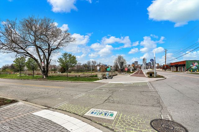 806 Shelby Street, Indianapolis, IN 46203