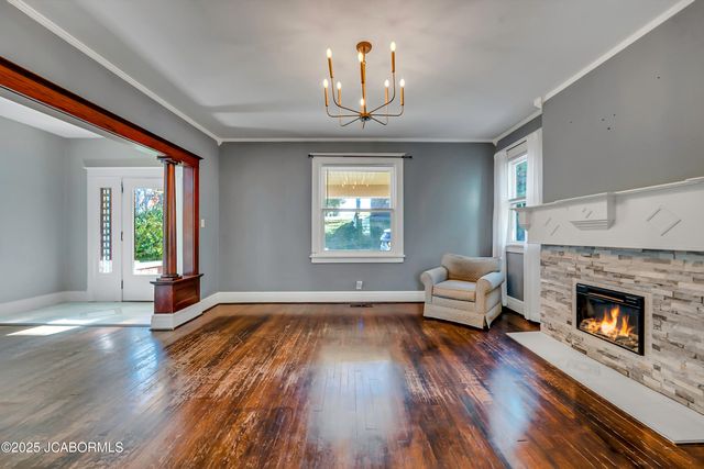 1012 OAK STREET, Jefferson City, MO 65101