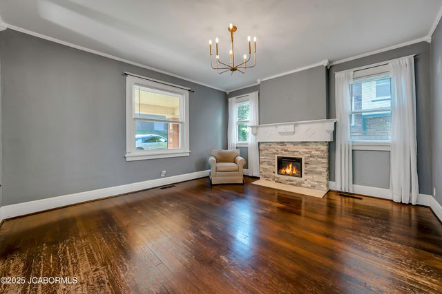 1012 OAK STREET, Jefferson City, MO 65101