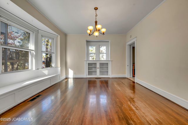 1012 OAK STREET, Jefferson City, MO 65101