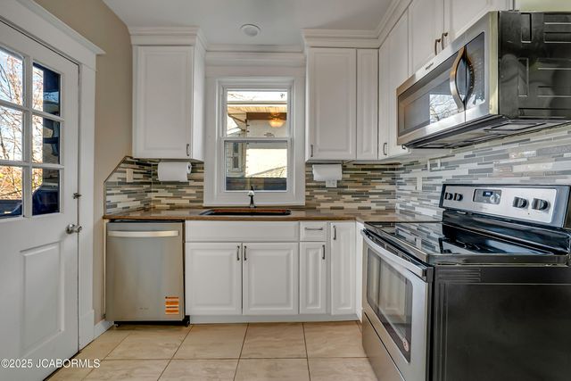 1012 OAK STREET, Jefferson City, MO 65101