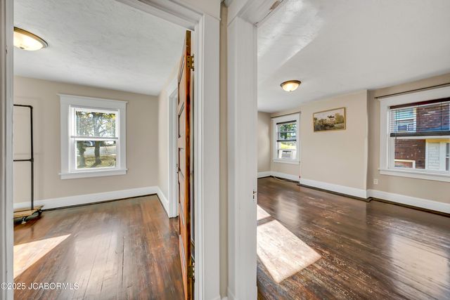 1012 OAK STREET, Jefferson City, MO 65101