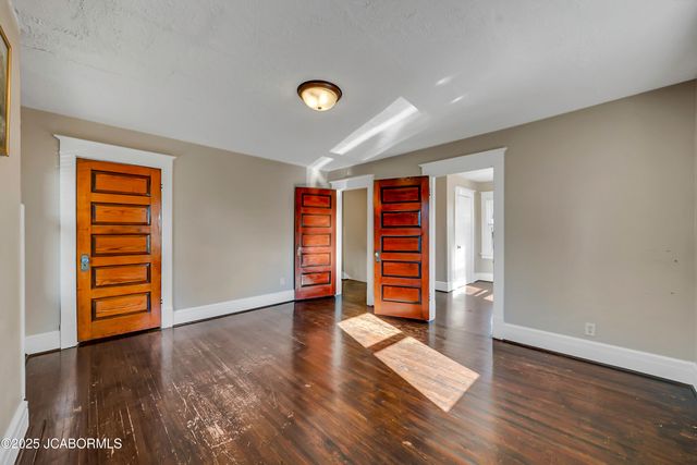 1012 OAK STREET, Jefferson City, MO 65101